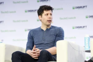 OpenAI के CEO सैम ऑल्टमैन बोले – “2026 तक AI इंसानों के साथ काम करने वाले वर्चुअल साथी बन जाएंगे”