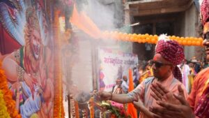भगवान नरसिंह की रंगभरी शोभायात्रा में CM योगी बोले- ‘UP भारत की आत्मा है’
